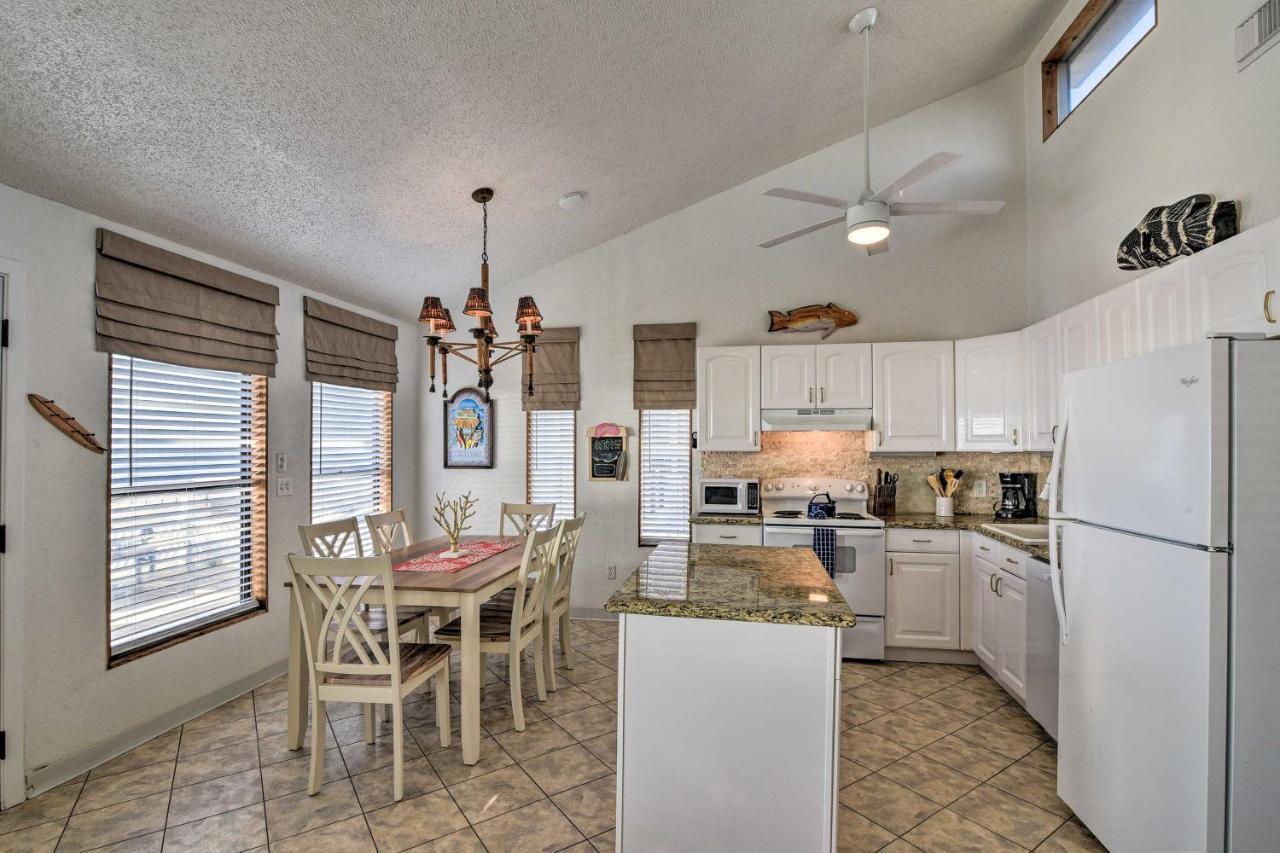 Galveston Beachfront House With Deck And Ocean Views! Exterior photo