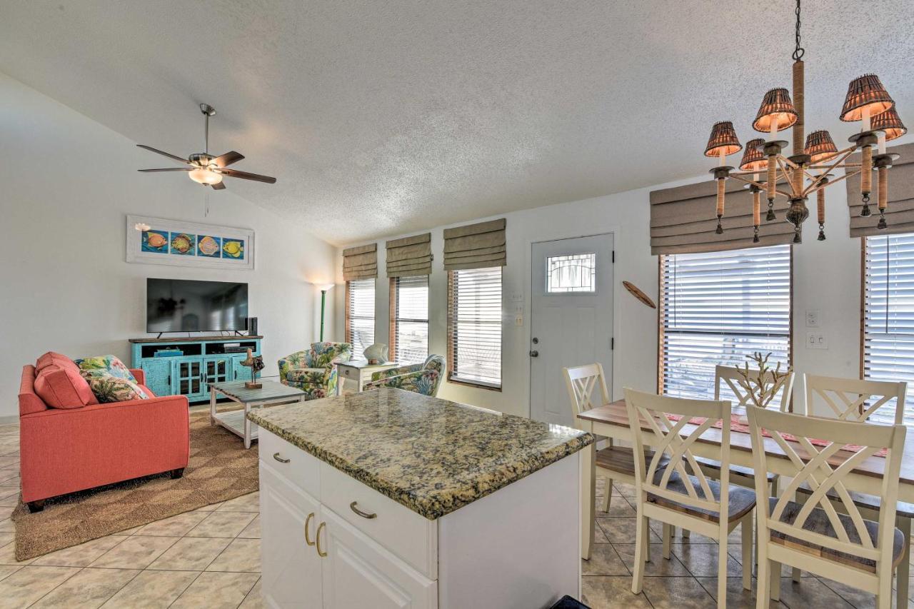 Galveston Beachfront House With Deck And Ocean Views! Exterior photo
